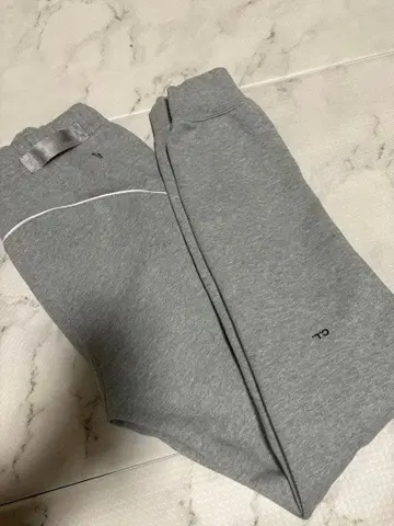 NOCTA 그레이 조거 팬츠 사이드 라인