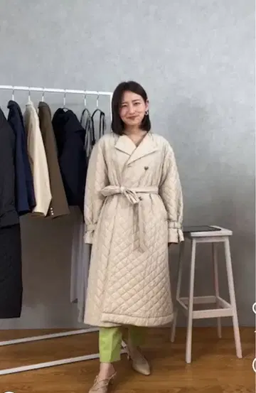 COHINA 노카라 퀼팅 코트