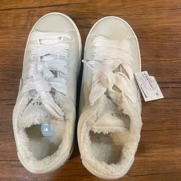 FURLA 화이트 스니커즈 사이즈 3500