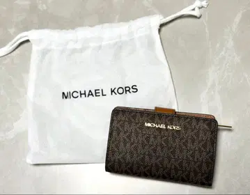 마이클코어스 지갑 이단 접이