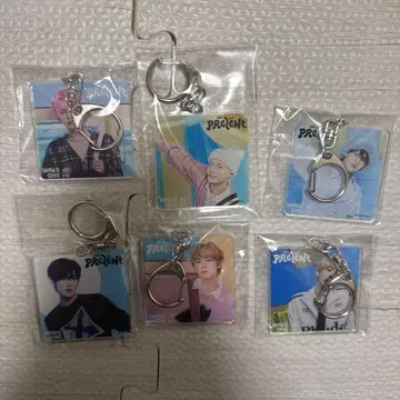 ZEROBASEONE present 아크릴 키링