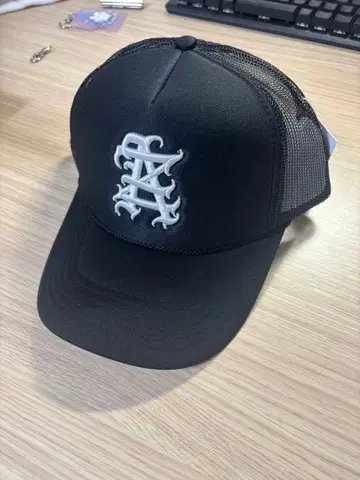 AZZURRO 블랙 메쉬 캡 자수 로고