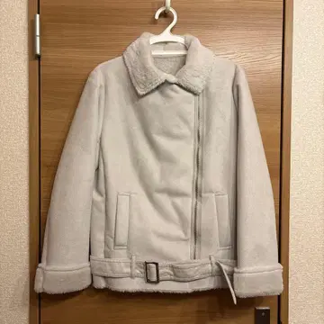 라이트 그레이 무스탕풍 자켓