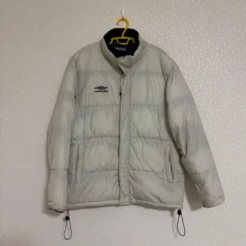 엄브로 00's 화이트 다운 자켓 엄브로 축구 겨울 드로 코드