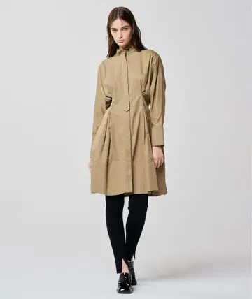 베이지 코튼 혼방 긴팔 무릎 기장 원피스