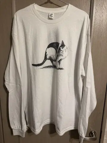 Niche/니치 스크래칭 캣 롱 슬리브 티