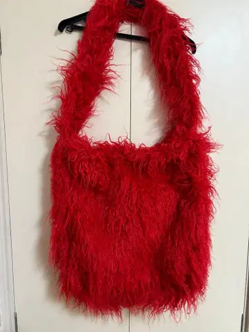 un/neu 퍼 몬스터 백 레드 빨간색