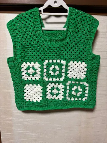 핸드메이드 모티브 뜨기 그래니 스퀘어 니트 베스트 그린 컬러