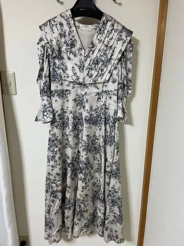 SNIDEL [ WEB 한정판 ] 빅 칼라 클래시컬 프린트 원피스