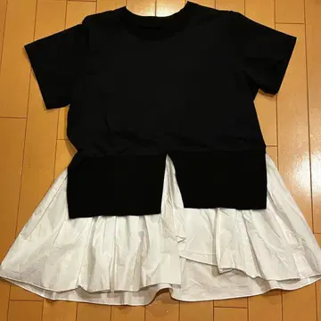 RADIATE 블랙 티셔츠 화이트 프릴 스커트