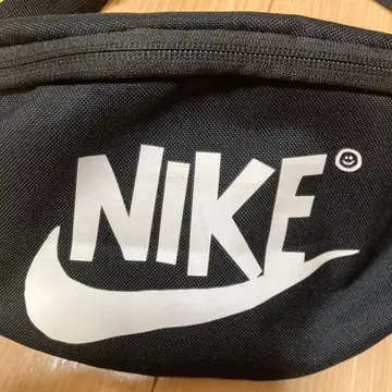 NIKE 헤리티지 로고 블랙 패니 팩