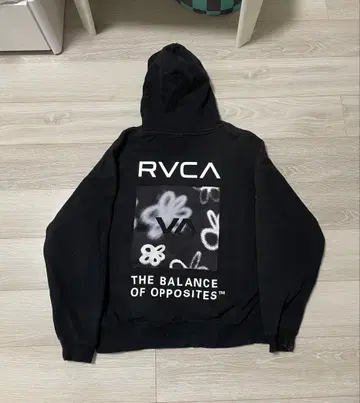 RVCA 블랙 후드티 그래픽 프린트