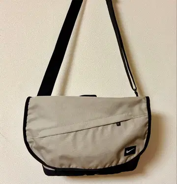 Nike 메신저 백 베이지 x 블랙