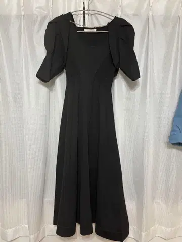 로얄 파티 블랙 퍼프 슬리브 플레어 원피스 2세트