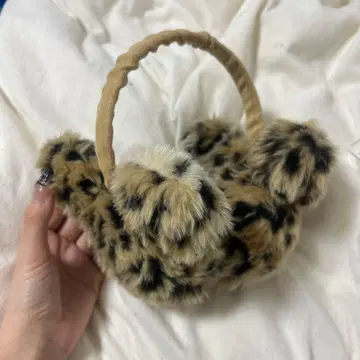 레오파드 무늬 퍼 귀도리