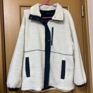 화이트 보아 플리스 자켓