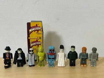 유니버셜 몬스터즈 큐브릭 9체 세트