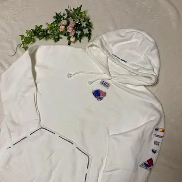 마드모아젤 논논 후드 부착 화이트 후드티 M