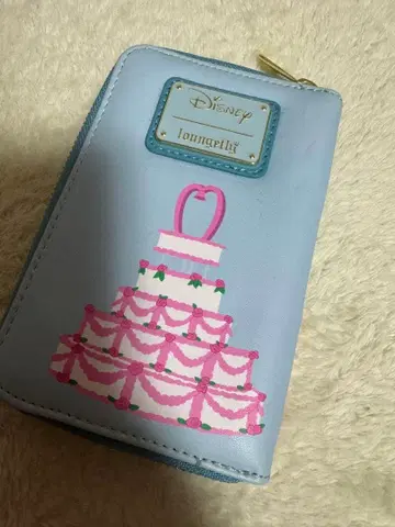 loungefly Disney 케이크 디자인 이단 접이식 지갑