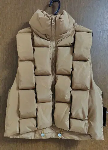 카멜 퀼팅 다운 베스트 38