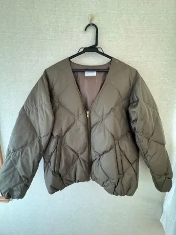 카키 다운 자켓 집업