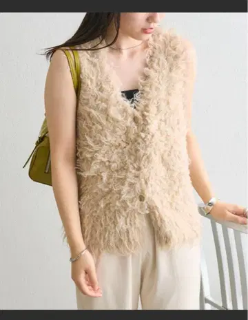 새상품급 mystic 샤기 버튼 니트 베스트