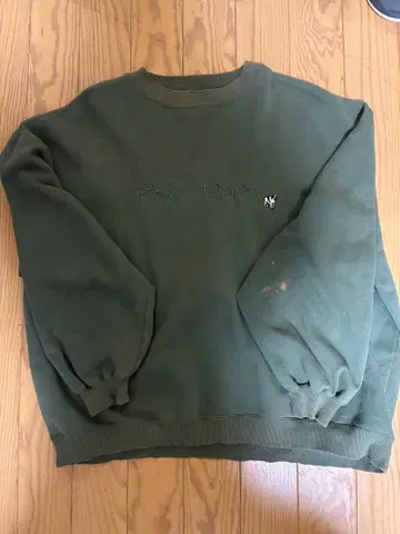 올리브 그린 자수 로고 트레이닝복