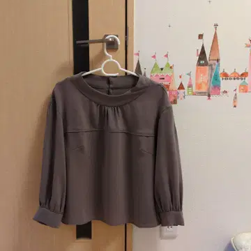 거의 미사용! 리플렉트 하이넥 개더 블라우스