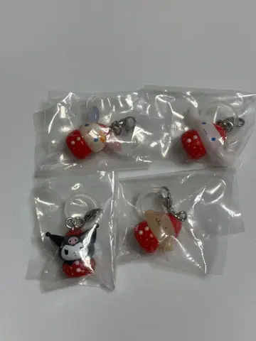 산리오 캐릭터즈 딸기 표시 액세서리