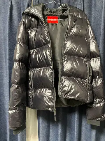 GUESS 블랙 후드 부착 다운 자켓 S