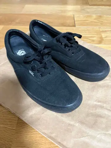 Vans 블랙 스웨이드 로우컷 스니커즈