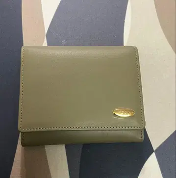 AQUA 올리브 그린 이단 접이식 지갑
