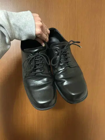 [ 당일 발송 ] ZARA 스퀘어토 가죽 신발 26.5cm