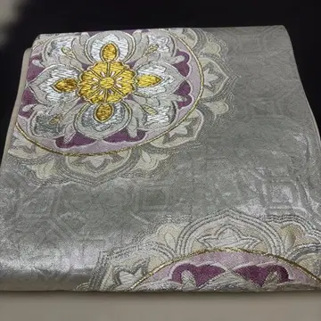 전통적인 꽃무늬 자수 후쿠로 오비 실버