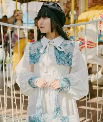 쿠틸과 레트로 멀티웨이 탈부착 카라 원피스