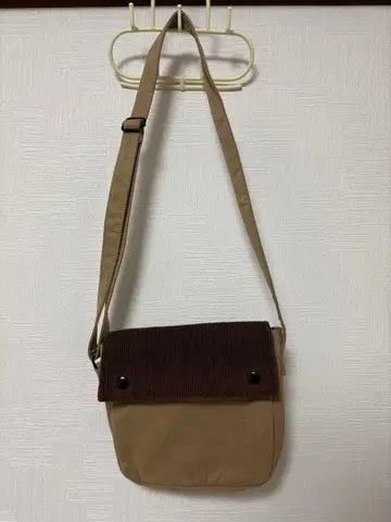 코듀로이 플랩 숄더백