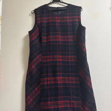 로라 애슐리 슬리브리스 무릎 기장 원피스 네이비 x 레드 체크 무늬