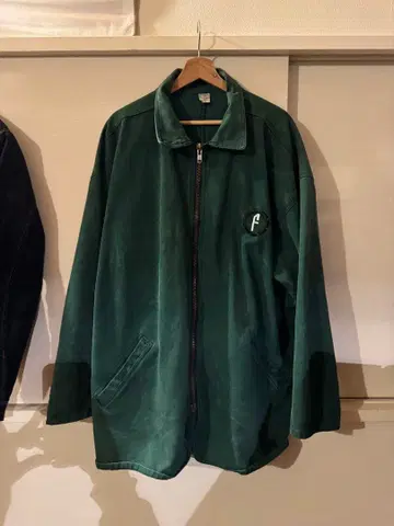 그린 컬러 스웨이드풍 집업 코트