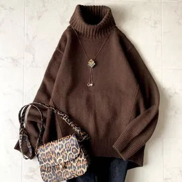 새상품급 유나이티드 애로우즈 부드러운 캐시미어 터틀넥 니트 브라운