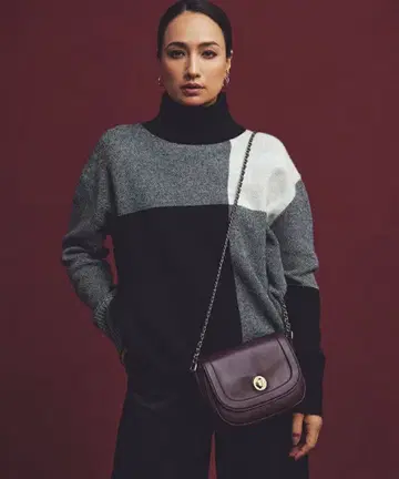 [세탁 가능] 소프트 캐시미어 믹스 블로킹 하이넥 니트