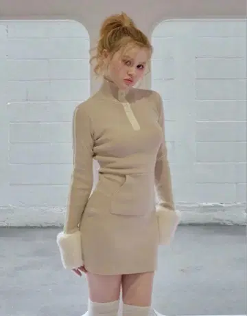 andmary 조에 퍼 미니 드레스 베이지 니트