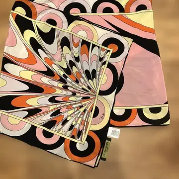 에밀리오 푸치 스카프