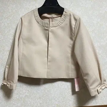 파우더 슈가 베이지 프릴 넥 숏 자켓