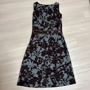 슬리브리스 원피스 스웨이드 꽃무늬 프리 사이즈 절개 하이웨스트