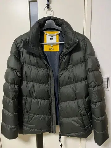 다크 그레이 다운 자켓 후드 부착