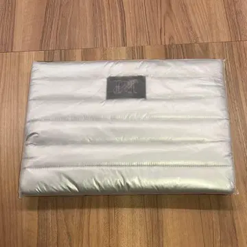 INI 109 팝업 스토어 빅 파우치