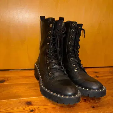 [ 새상품급 ] ZARA 스터드 장식 블랙 가죽 레이스업 통굽 부츠