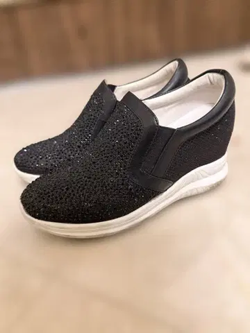 스타카토 힐 스니커즈 22cm