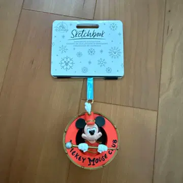 디즈니 스토어 한정판 크리스마스 2025 오너먼트 미키마우스 클럽