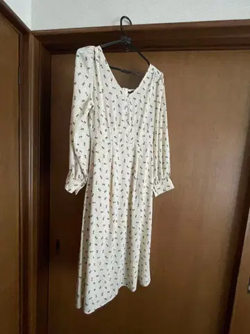 꽃무늬 롱 원피스 긴팔 A라인 크림색